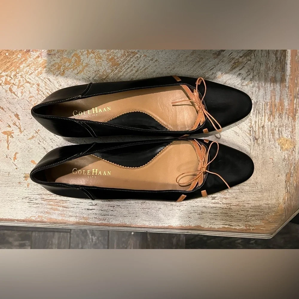 Cole Haan Black With Tan Bow Kitten Wedge Office Casual Heel Womens Size 9